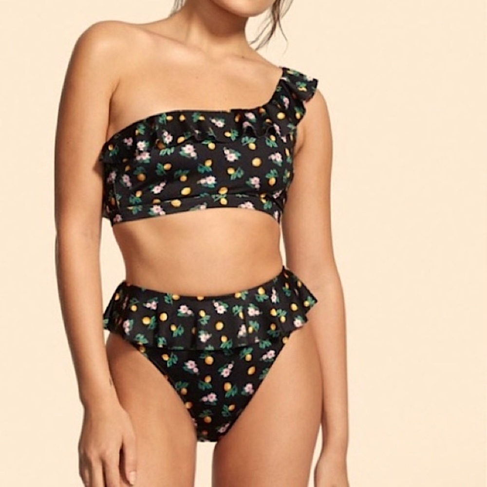 VS 🍋 Lemon Drop 🍸 ruffle bikini set size Small like new!